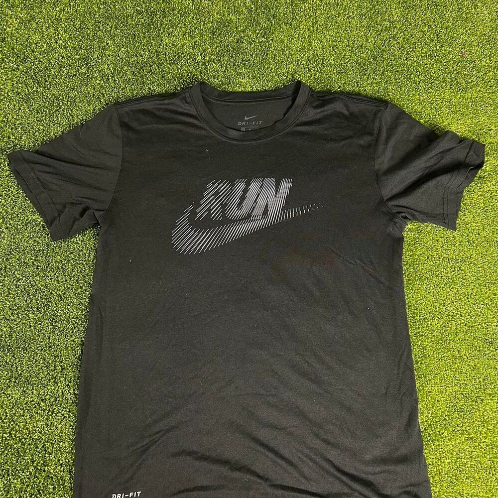 Nike Men's Black T-shirt